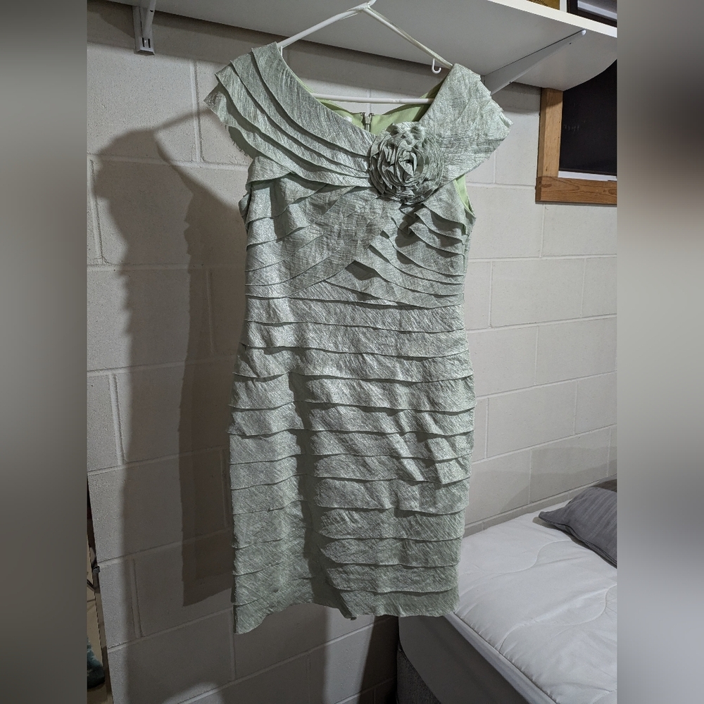 London Times pale green formal dress